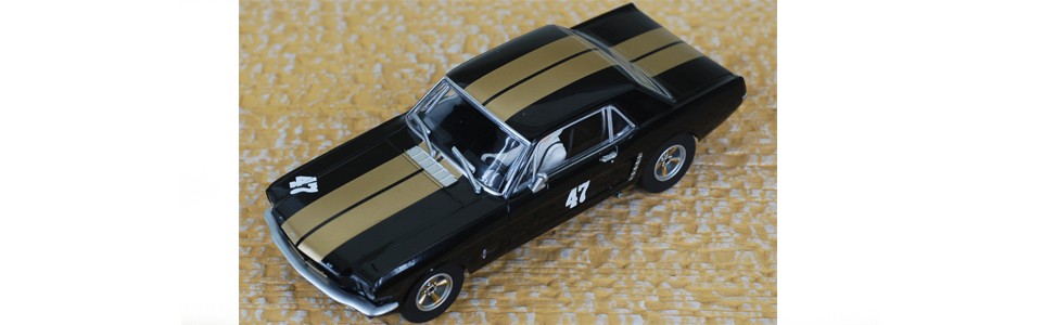 Ford Mustang Black & Gold